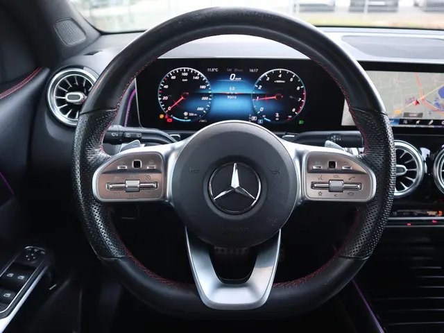 Mercedes-Benz GLB 200 AMG line 2020 Benzine 16