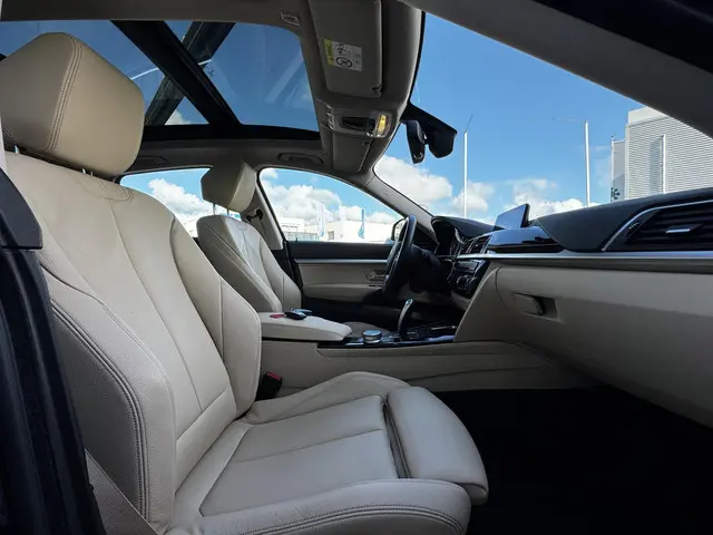 BMW 3 Serie 320i xDrive High Executive 2020 Benzine 3