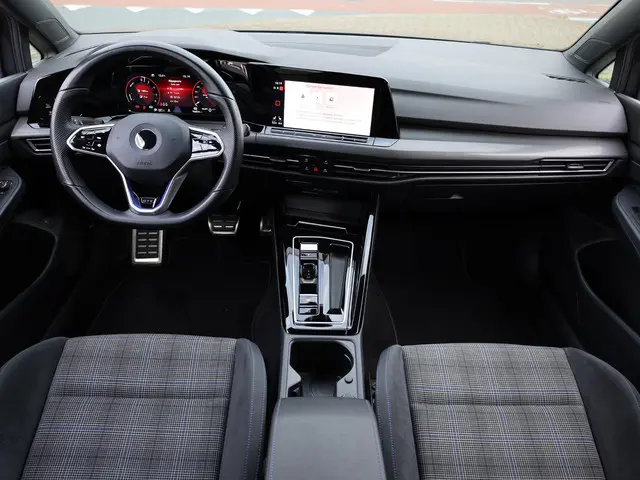 Volkswagen Golf GTE 2022 Hybride Benzine 8