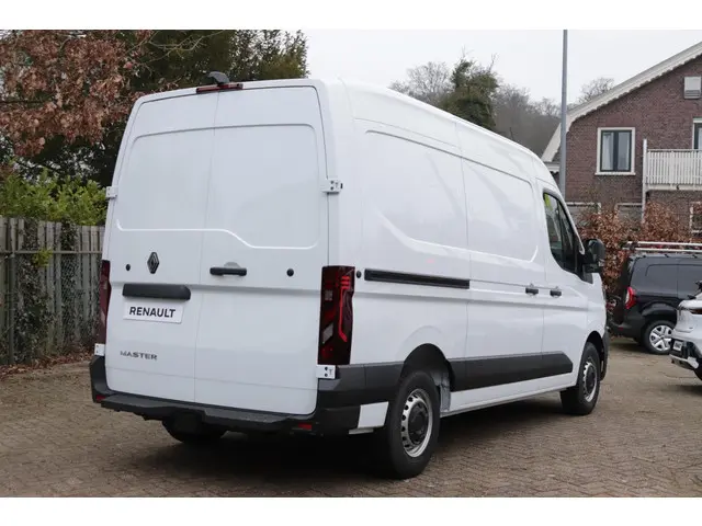 Renault Master T35 2.0 dCi 130 L2H2 Advance 2024 Diesel 2