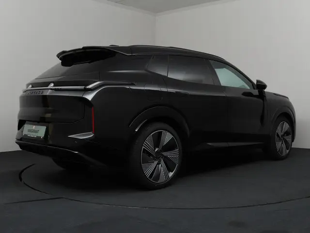 Lynk & Co 08 1.5 More 2025 Hybride Benzine 2