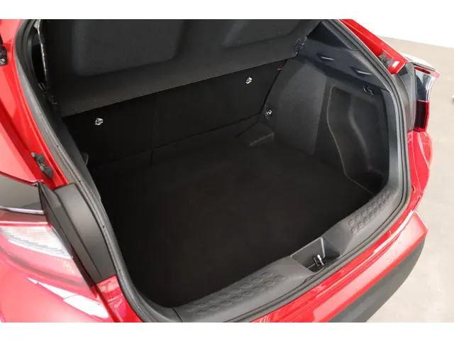 Toyota C-HR 1.8 Hybrid Dynamic, 2023 Hybride Benzine 37