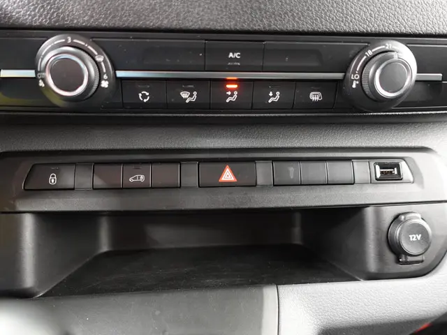 Peugeot Expert 100pk L2H1 Premium 2022 Diesel 22