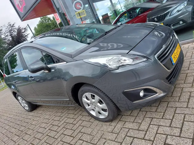 Peugeot 5008 1.2 PureTech Style 7p. 2016 Benzine 9
