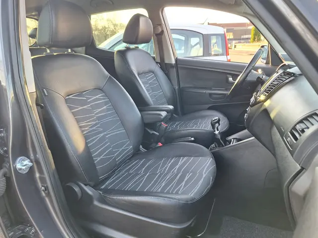 Kia Venga 1.4 CVVT First Edition (trekhaak) 2015 Benzine 15