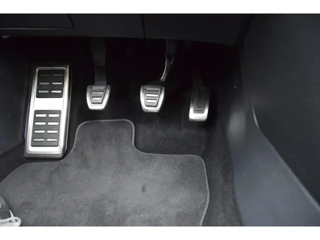 Volkswagen T-Roc 1.0 TSI R-Line VERKOCHT !!! 2024 Benzine 34