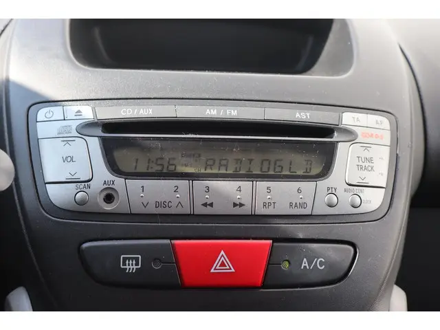 Toyota Aygo 1.0 VVT-i Now, Airco. 2013 Benzine 9