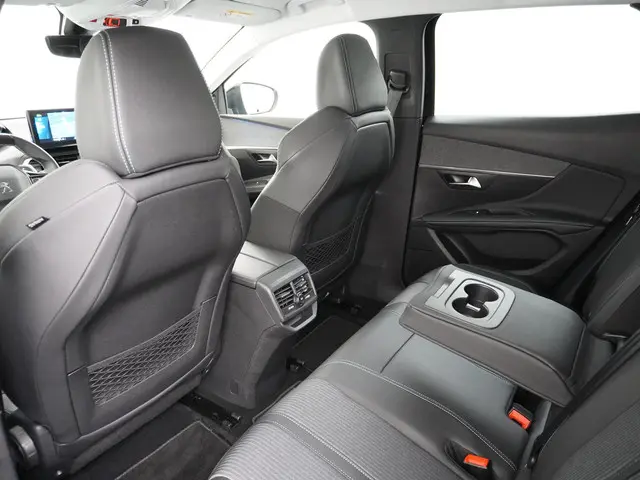 Peugeot 3008 1.6 HYbrid 225 Allure 2022 Hybride Benzine 19