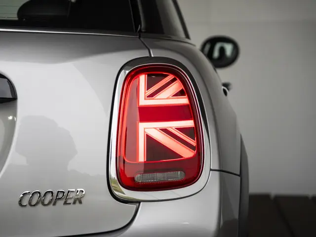 MINI 5-Deurs Cooper Aut. 2023 Benzine 46