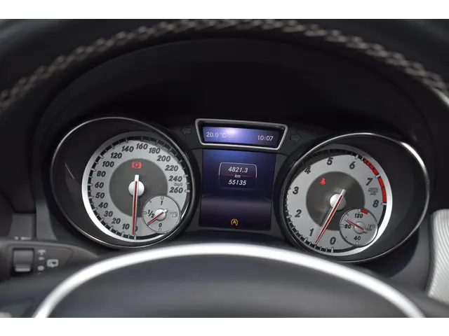Mercedes-Benz GLA 180 Prestige 2015 Benzine 55