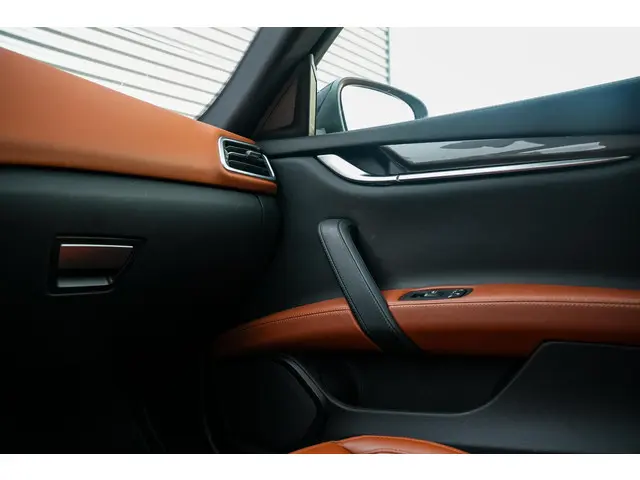 Maserati Ghibli 3.0 V6 GranLusso 2018 Benzine 24