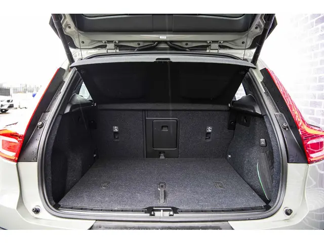 Volvo XC40 2.0 B4 Plus Dark 2025 Benzine 30