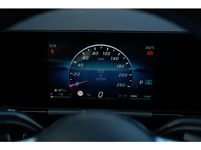 Mercedes-Benz GLA 180 Business Line 2023 Benzine 33
