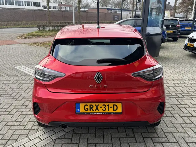 Renault Clio TCe 90 evolution 2024 Benzine 5
