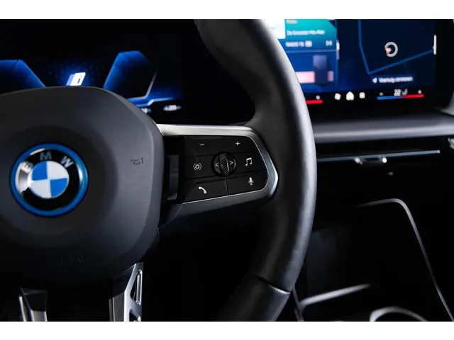 BMW iX2 xDrive30 67 kWh 2024 Elektrisch 32
