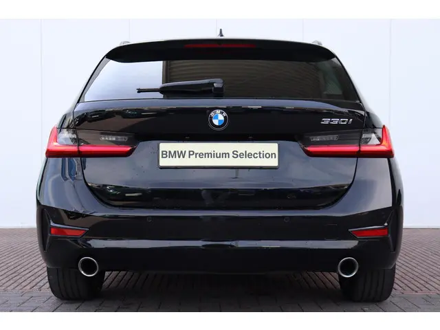 BMW 3 Serie Touring 330i Executive 2020 Benzine