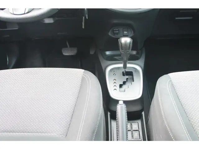 Toyota Yaris 1.5 Hybrid Aspiration 2014 Hybride Benzine 13