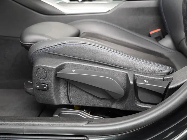 BMW 3 Serie Touring 330e 2022 Hybride Benzine 13