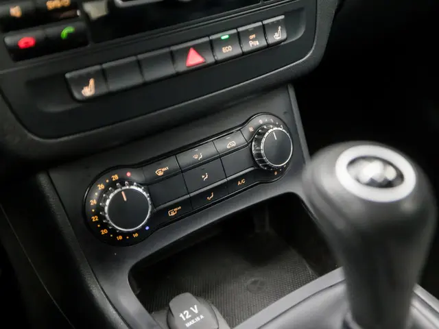 Mercedes-Benz B-Klasse 180 Prestige Sport 2014 Benzine 11