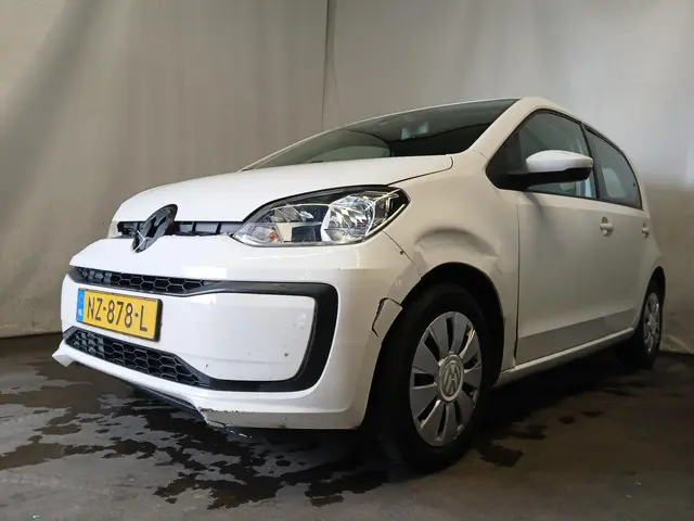 Volkswagen up! 1.0 BMT move up! SCHADEAUTO!! 2017 Benzine 2