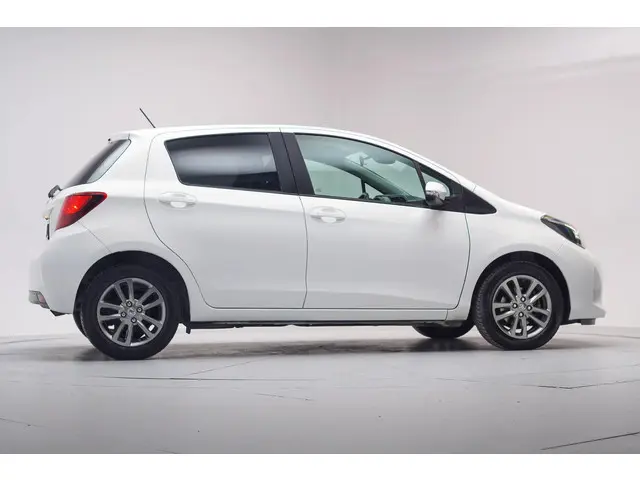 Toyota Yaris 1.3 VVT-i[5-Deurs Leder Navi] 2016 Benzine 33
