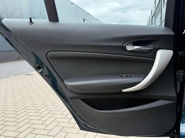 BMW 1 Serie 116i Essential 2015 Benzine 13