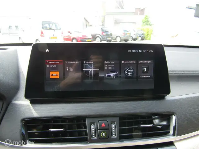 BMW X1 sDrive20i Business Edition Plus 2021 Benzine 14