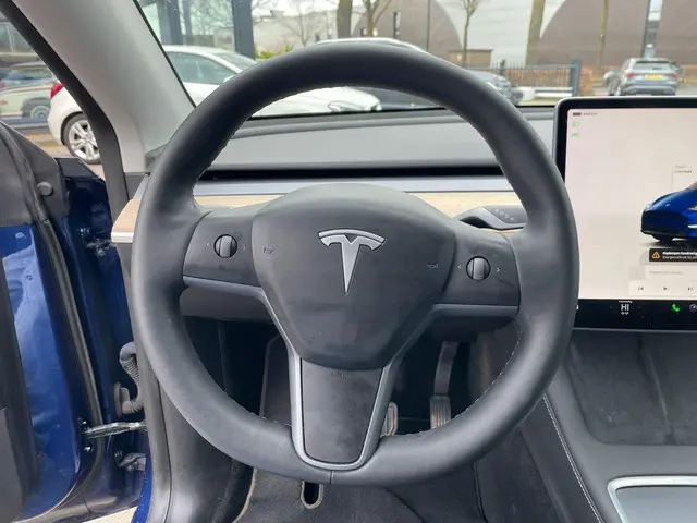 Tesla Model Y Long Range AWD 75 kWh 2022 Elektrisch 24