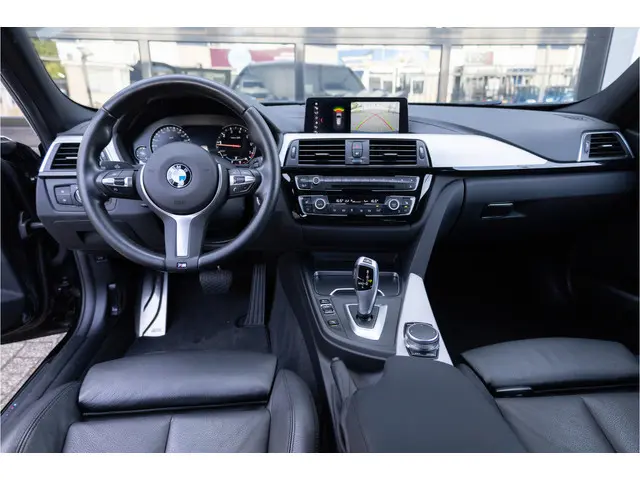 BMW 3 Serie Touring 320i M Sport Edition 2019 Benzine 17