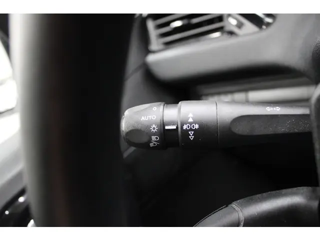 Peugeot 208 1.4 VTi Envy 2012 Benzine 16