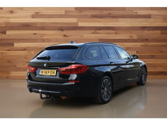 BMW 5 Serie Touring 520i Executive 2018 Benzine 5