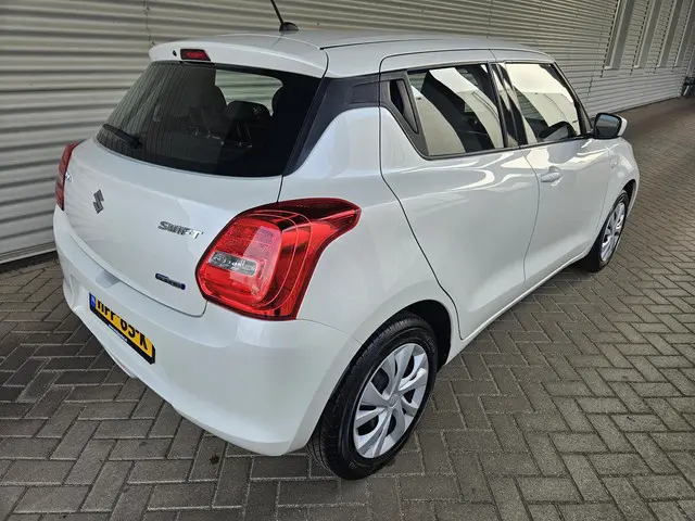 Suzuki Swift 1.2 Comfort Smart Hybrid 2023 Benzine 10