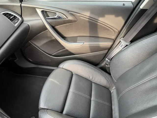 Opel Astra 1.6 Turbo Cosmo 2014 Benzine 36