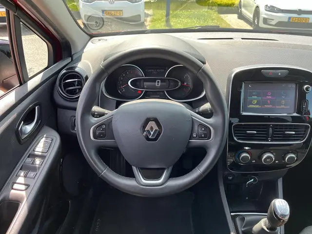 Renault Clio Estate 0.9 TCe Limited 2019 Benzine 6