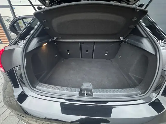 Mercedes-Benz A-Klasse 180 Premium Plus 2020 Benzine 23