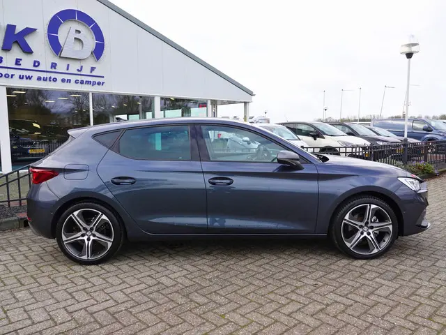 SEAT Leon 1.5 eTSI FR 150PK 2023 Hybride Benzine 2