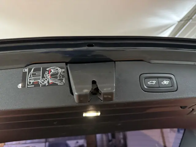 Volvo V60 2.0 T5 R-Design 2018 Benzine 16