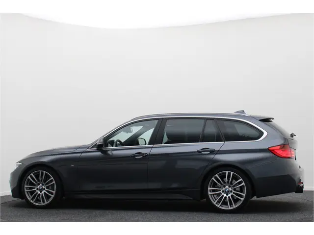 BMW 3 Serie Touring 335i High Executive 2014 Benzine 19