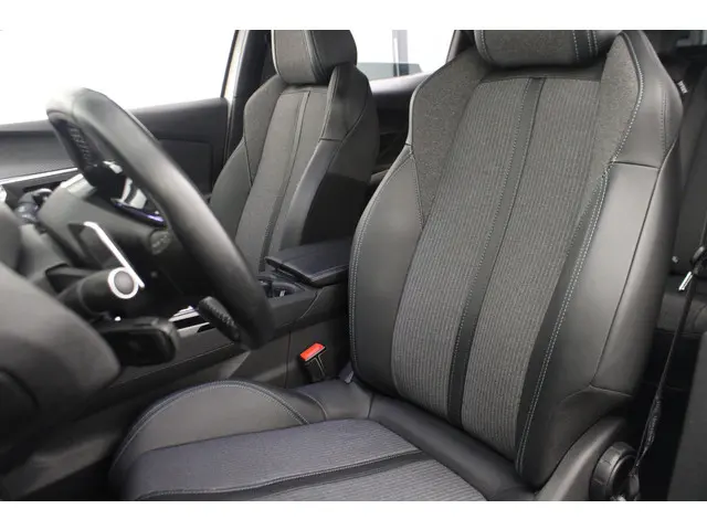 Peugeot 3008 1.6 HYbrid 225 Allure 2021 Hybride Benzine 16