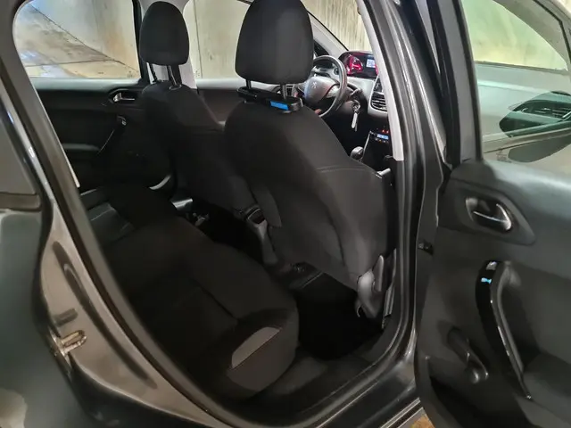 Peugeot 208 1.2 VTi Envy 2014 Benzine 15