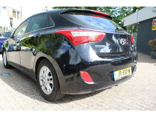 Hyundai i30 1.6 GDi Comfort 2016 Benzine 8