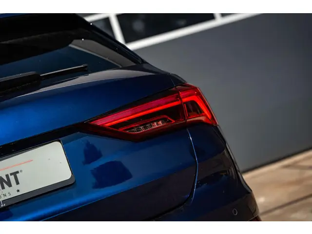 Audi Q3 45 TFSI e S edition 2022 Hybride Benzine 23