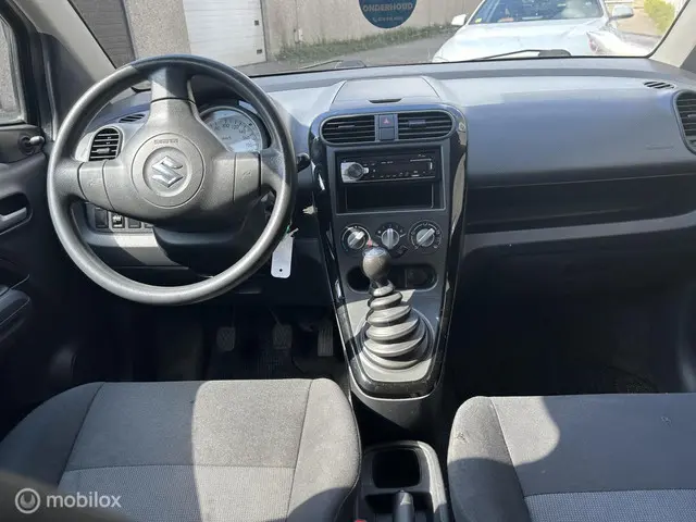 Suzuki Splash 1.0 VVT Base 2013 Benzine 8