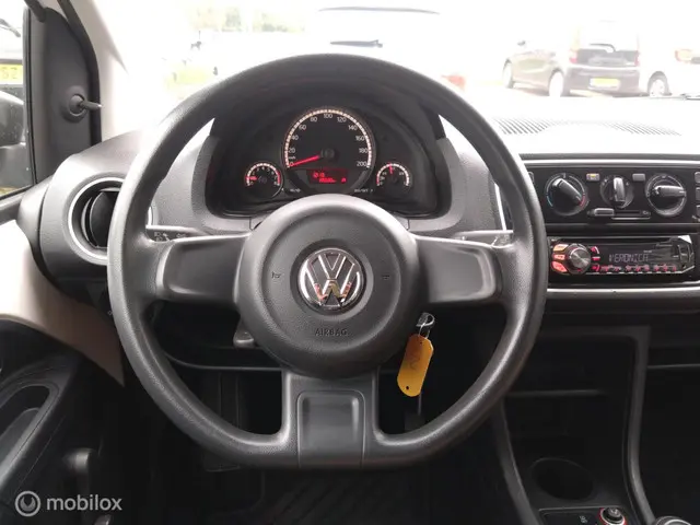 Volkswagen up! 1.0 groove up! BlueMotion 2014 Benzine 16