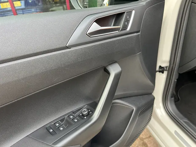 Volkswagen Taigo 1.5 TSI R-Line Edition 2024 Benzine 12