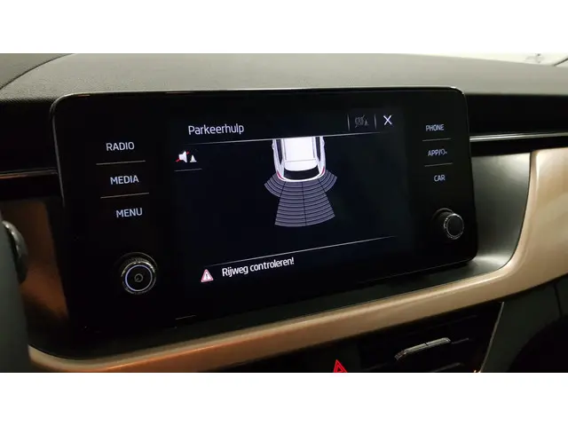 Škoda Kamiq 1.0 TSI DSG Style 2021 Benzine 17