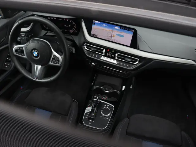BMW 1 Serie 5-deurs M135i xDrive 2019 Benzine 14