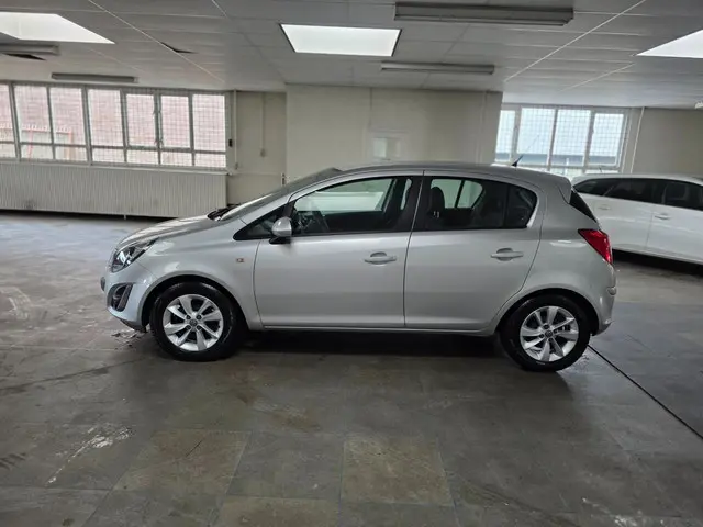 Opel Corsa 1.2-16V Design Edition 2014 Benzine 4