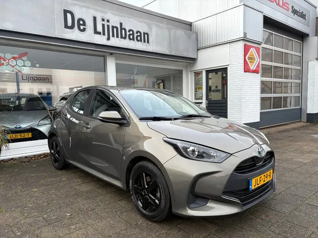 Toyota Yaris 1.5 Hybrid Dynamic 2023 Hybride Benzine 7