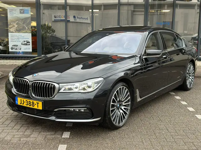 BMW 7 Serie 740Li High Executive 2016 Benzine 12